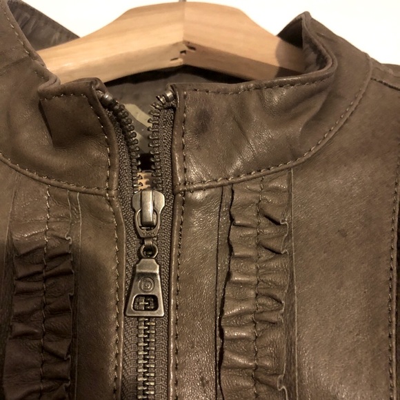 Taupe leather jacket size small - Picture 2 of 8